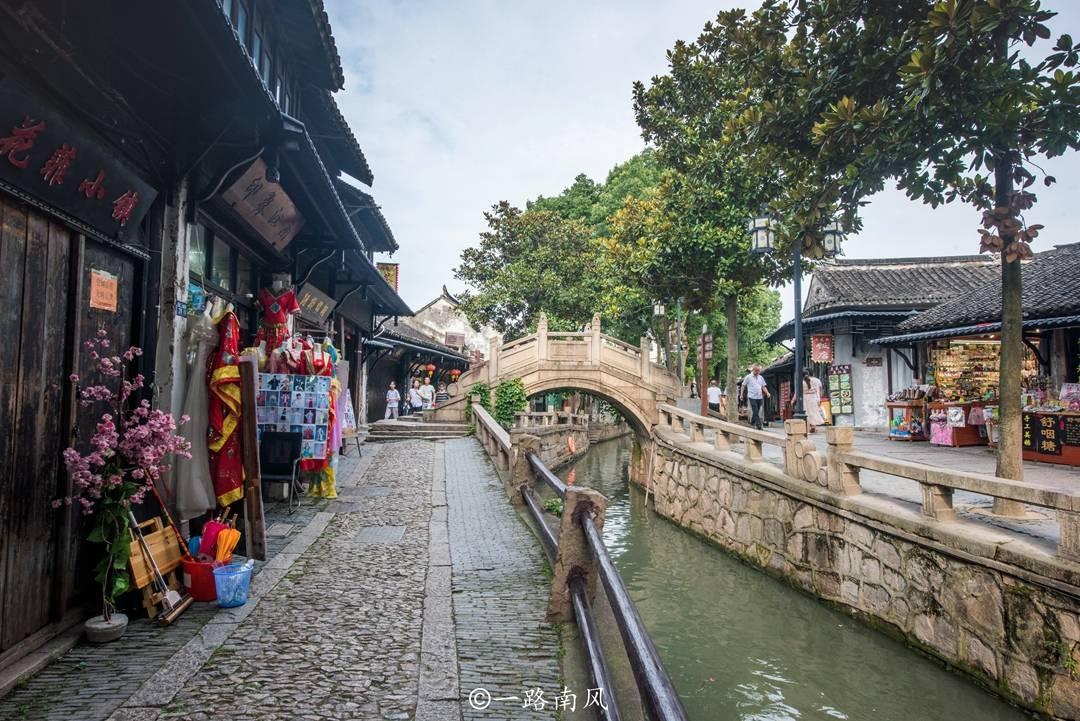 14岁王诗龄杂志大片曝光,李湘王岳伦合体护航,去英国后更洋气